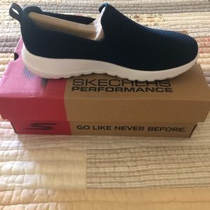 Skechers Womens Go Joy Walking Shoe Navy/White 9US-Never Worn be